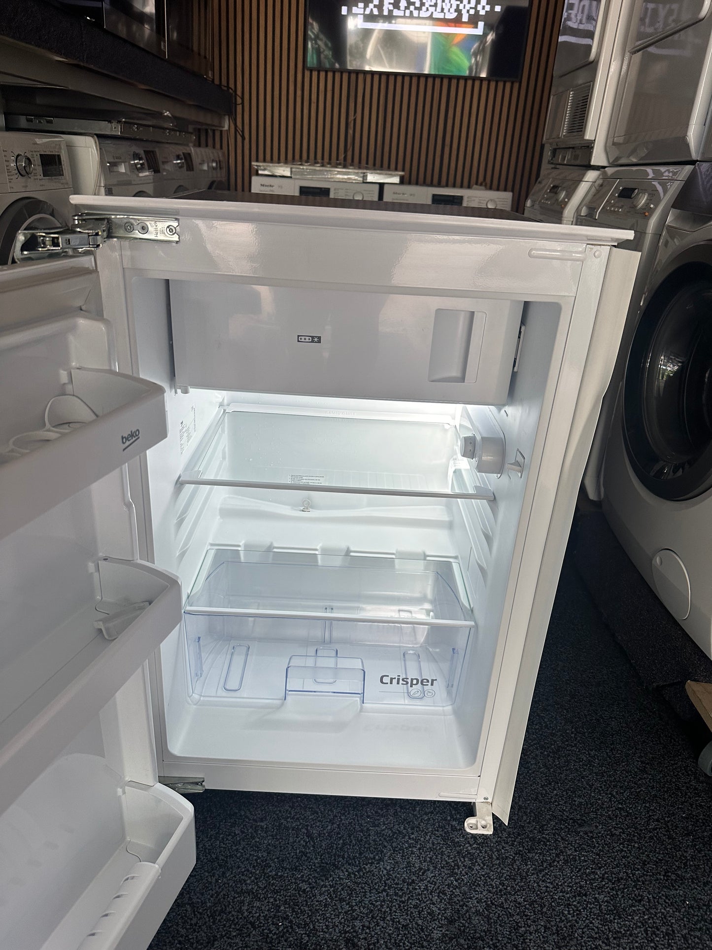 BEKO 88CM INBOUW KOELKAST MET VRIESVAK B1754FN