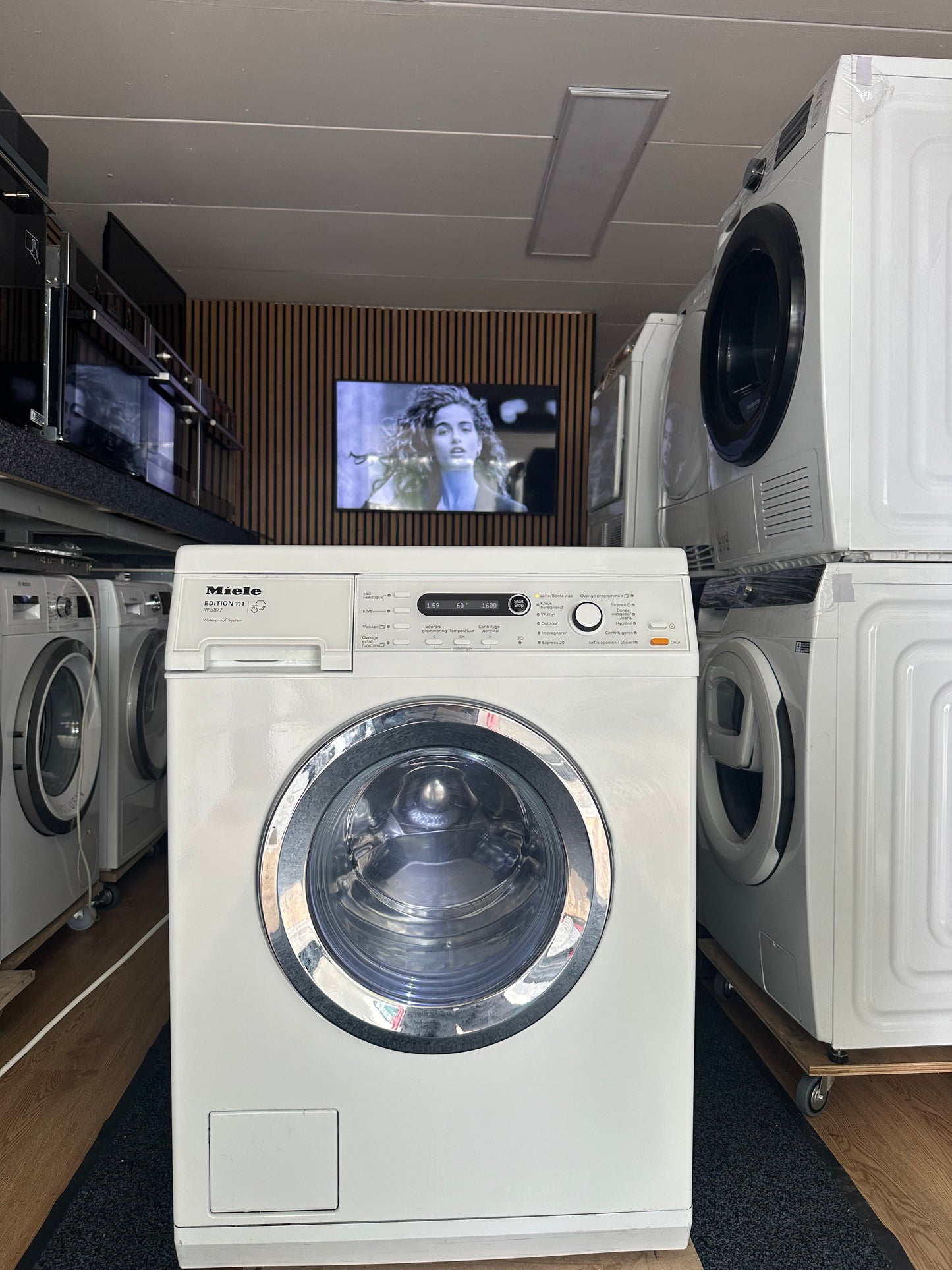 MIELE EDITION 111 8KG A+++ 1600T WASMACHINE STOOM VOORLADER VRIJSTAAND