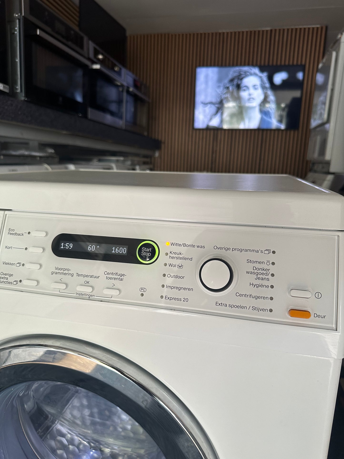 MIELE EDITION 111 8KG A+++ 1600T WASMACHINE STOOM VOORLADER VRIJSTAAND