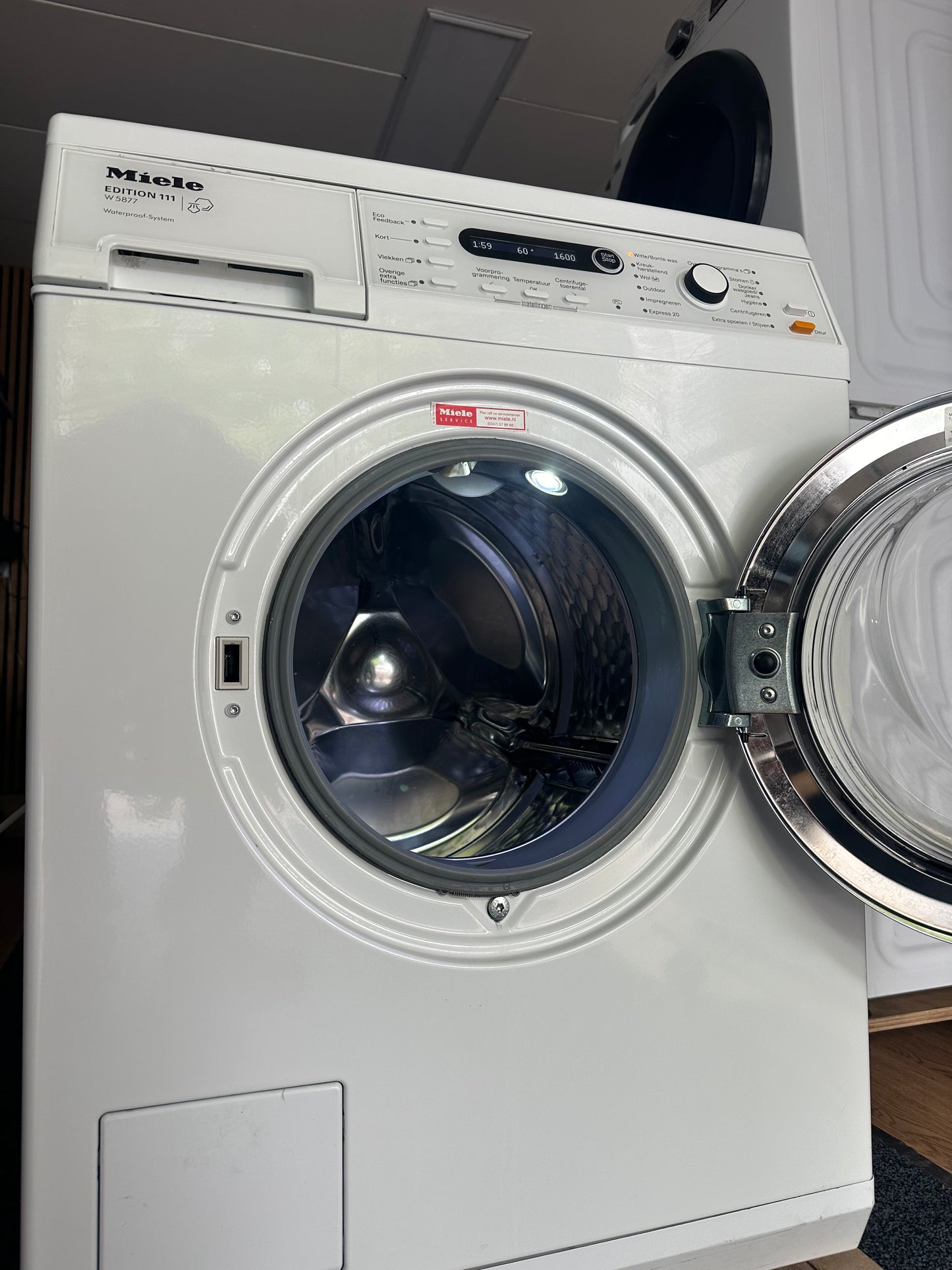 MIELE EDITION 111 8KG A+++ 1600T WASMACHINE STOOM VOORLADER VRIJSTAAND
