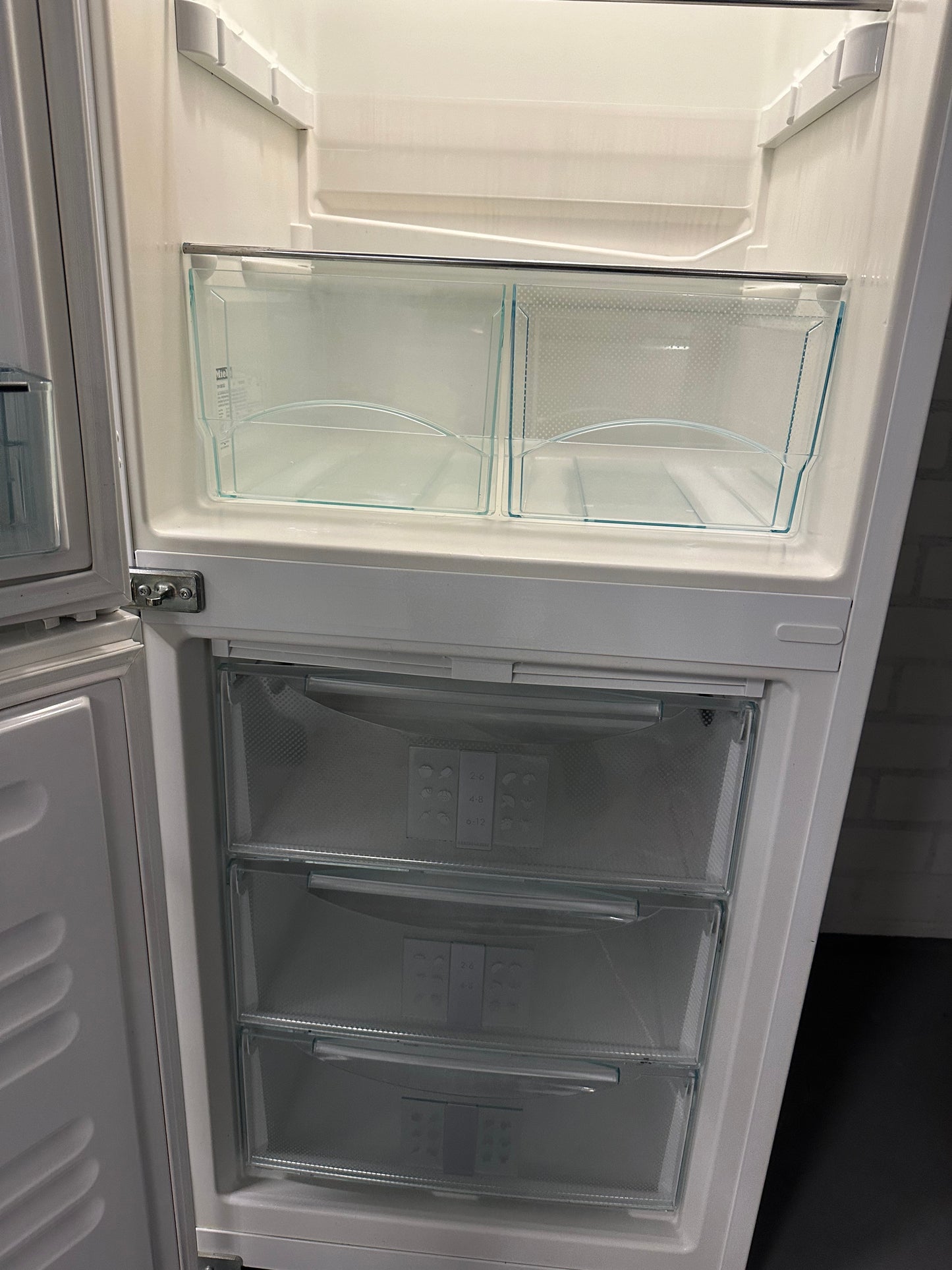 MIELE NO FROST KOELVRIESCOMBINATIE KOELKAST 320L VRIJSTAAND