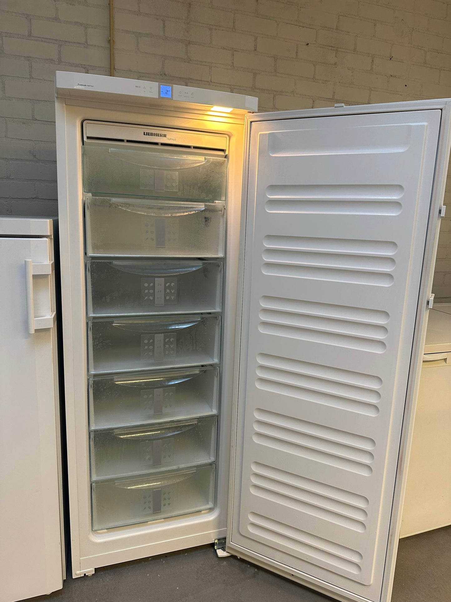 LIEBHERR PREMIUM NO FROST VRIESKAST VRIJSTAAND