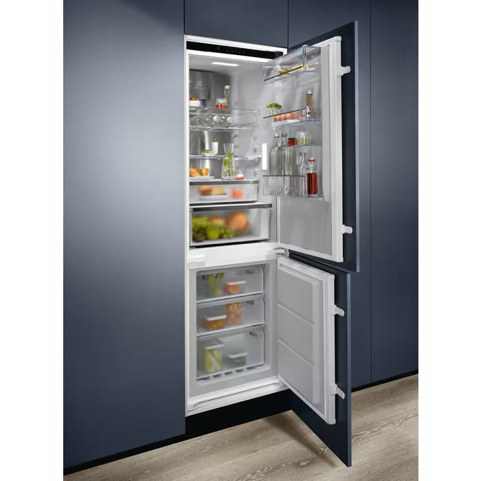 ELECTROLUX || 800 SERIE || 178CM || INBOUW || KOELVRIES || 360° Cooling || TwinTech No Frost || SLEEPDEUR || ENC8MC18S ||