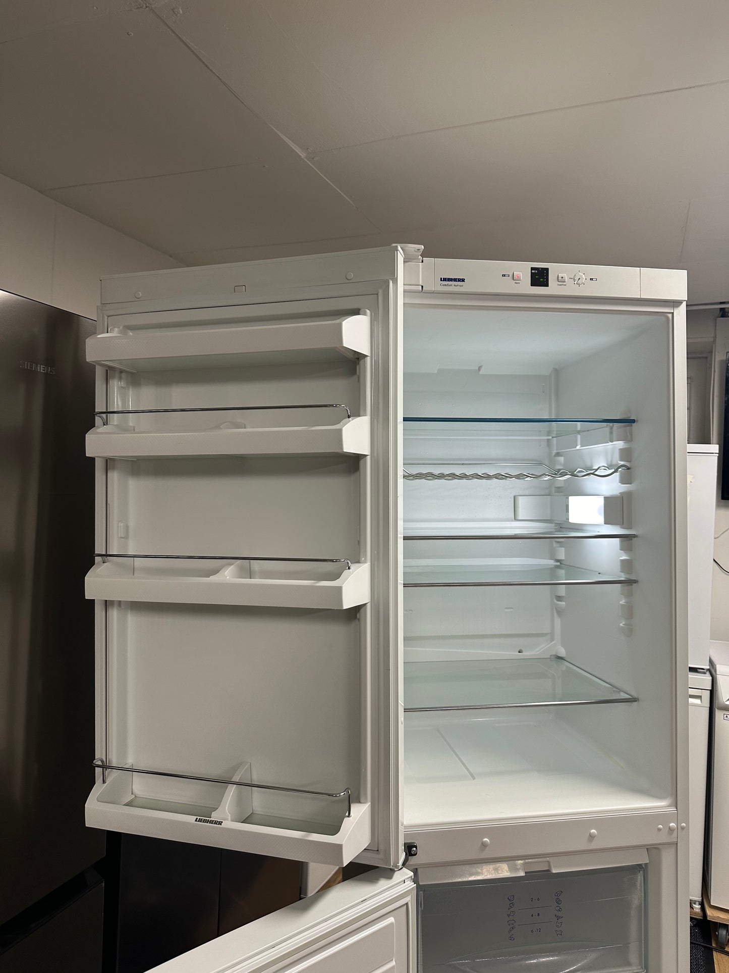 LIEBHERR No Frost koelvriescombinatie koelkast 290L A+