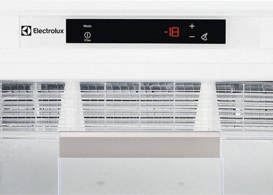 ELECTROLUX || 178CM || INBOUW || VRIESKAST || NO FROST || DEUR-OP-DEUR || LUT6NF18C
