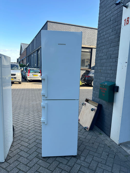 LIEBHERR NO FROST KOELVRIESCOMBINATIE KOELKAST VRIJSTAAND
