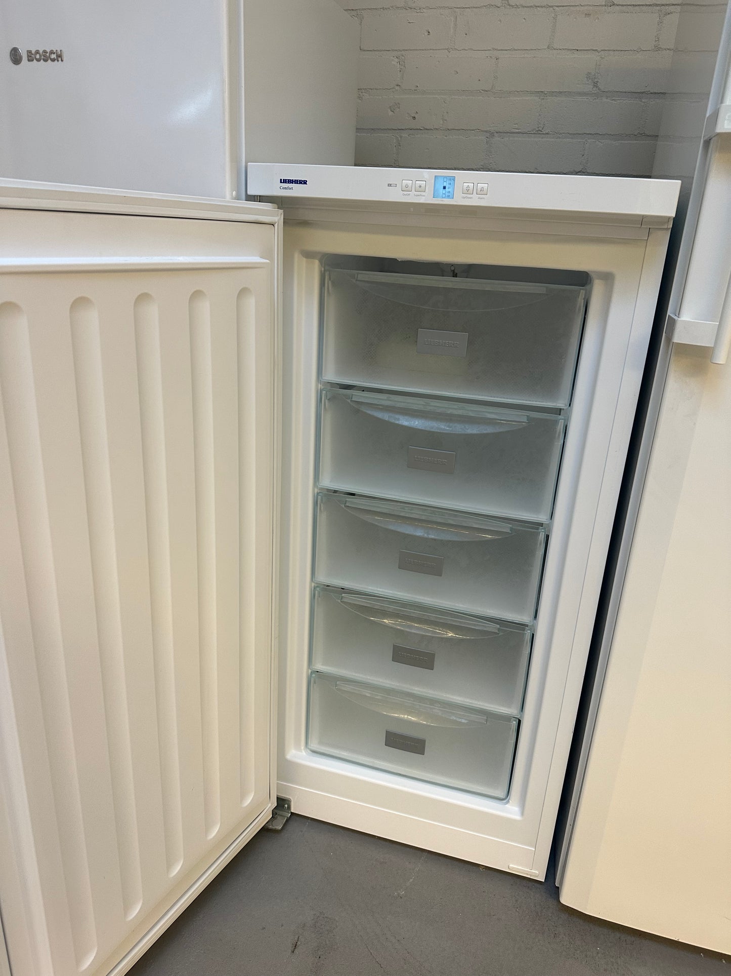 LIEBHERR VRIESKAST VRIJSTAAND A++