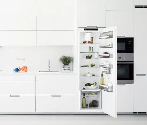 AEG || 178CM || KOELKAST || INBOUW || SLEEPDEUR || 311L || 34dB || SKE818E1DS ||