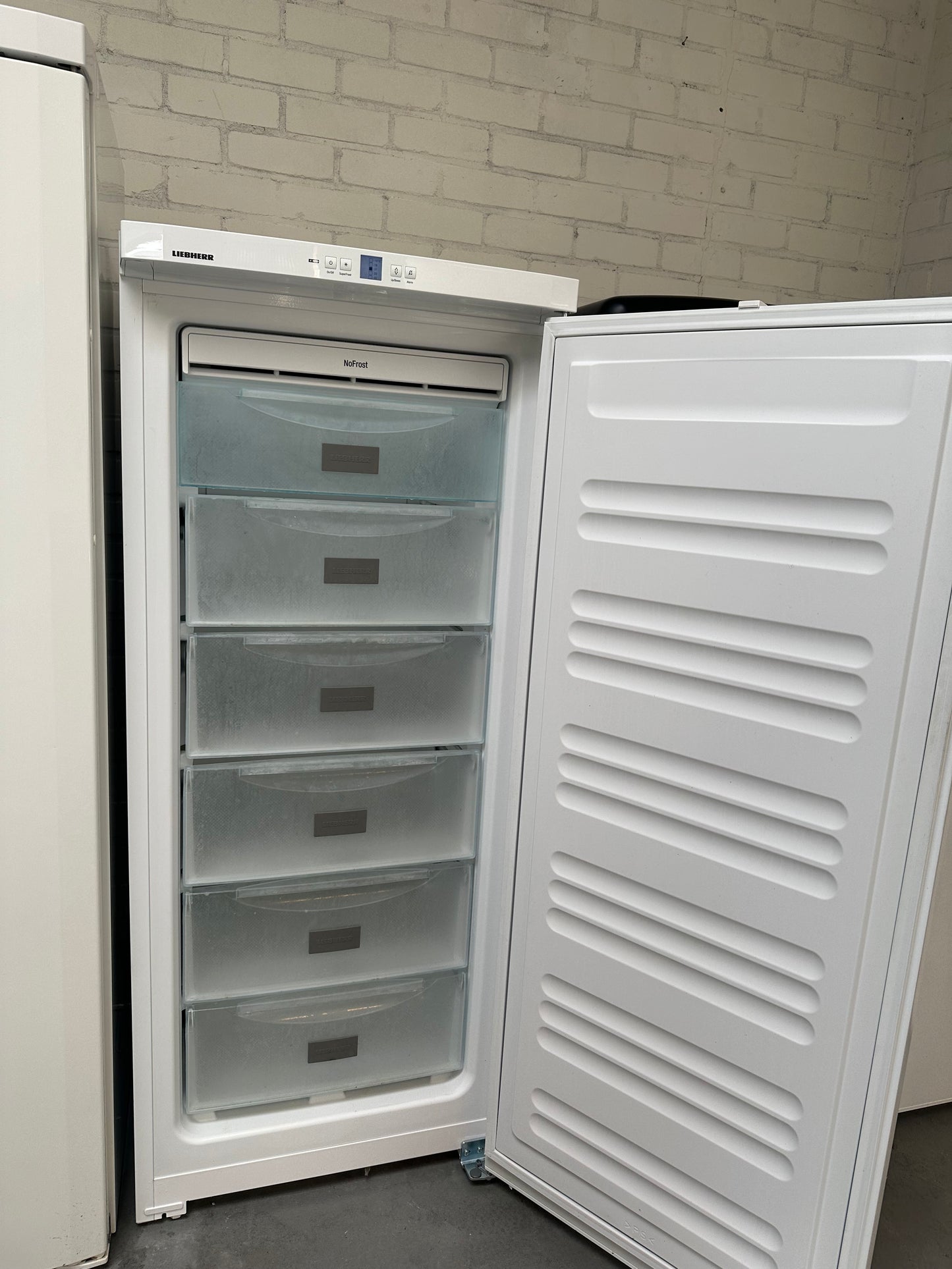 LIEBHERR NO FROST VRIESKAST VRIJSTAAND A++