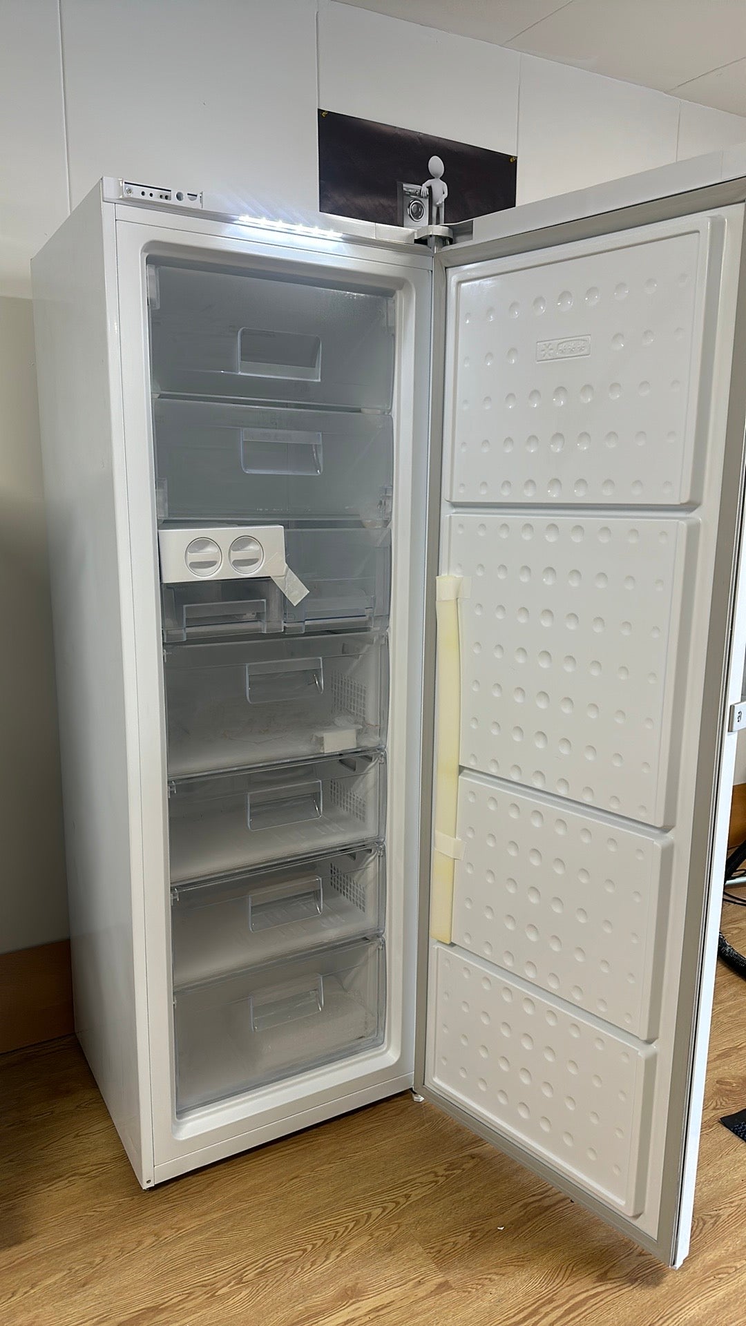 SMEG Vrieskast CV290NDF 260L