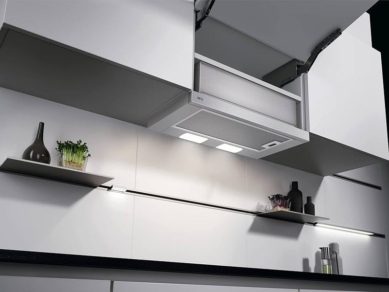 Onderzijde van de AEG DPS362AS inbouw afzuigkap met metalen filters en verlichting