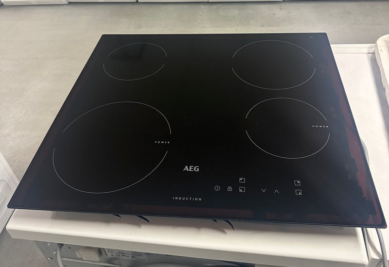 Touchbediening van de AEG HK604200IB inductiekookplaat met duidelijke symbolen