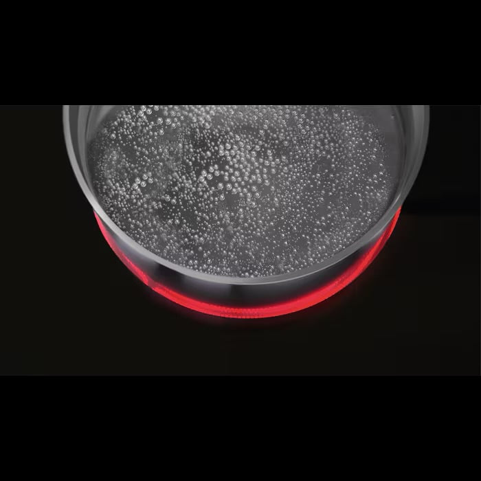 AEG HK857870XB Rapid Power kookplaat in gebruik met meerdere pannen tegelijk