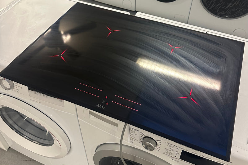 AEG IPE8453SFB inductiekookplaat, detail van de kookzones