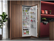 Interieur van de AEG TK6DS181ES inbouw koelkast met plateaus en deurvakken