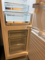 Bosch KGE368WCP koelvriescombinatie als vrijstaand apparaat in een keukenopstelling