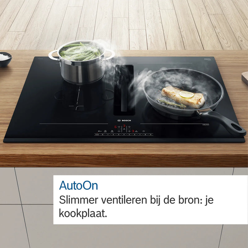 Bosch PVQ811F15E inductiekookplaat in gebruik met meerdere pannen tijdens het koken