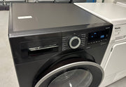 Zijaanzicht van de Bosch WGG2440R 9kg vrijstaande wasmachine in zwart