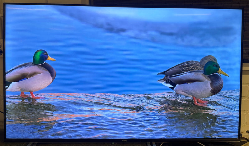 Smart TV menu/interface op de CHiQ U55H7A met Android TV weergave