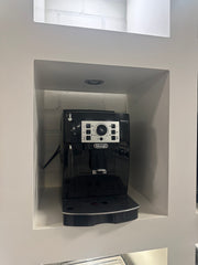 Koffiemachine DELONGHI ECAM20.110.B met stoompijpje en intuïtieve bediening – voor liefhebbers van verse espresso, via Ado’s Witgoed