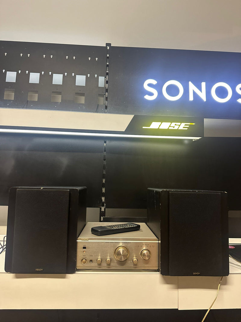 Twee Denon SC-F88 speakers naast elkaar, vooraanzicht met luidsprekerfront