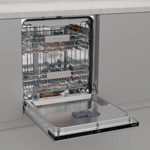 Interieur van de Gorenje GV673A67 vaatwasser met geopende deur en ruime indeling