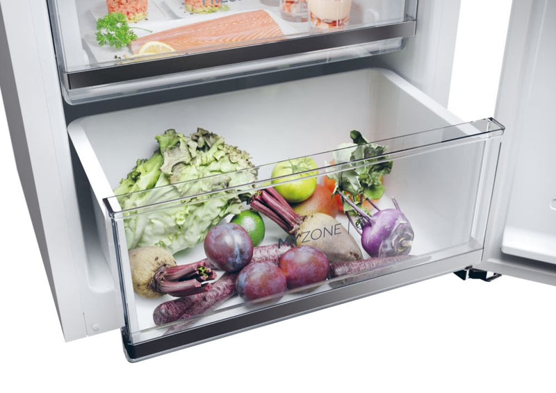 Bovenaanzicht van het interieur van de Haier HATL126DE met open deur