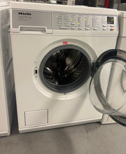 Detailweergave van het display en bedieningspaneel van de Miele V 5845 WPS – eenvoudige bediening bij Ado’s Witgoed