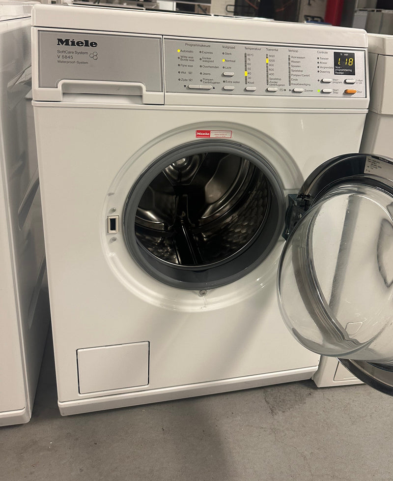 Detailweergave van het display en bedieningspaneel van de Miele V 5845 WPS – eenvoudige bediening bij Ado’s Witgoed