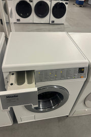 Open deur van de Miele V 5845 WPS toont de SoftCare-trommel – beschermt je wasgoed, verkrijgbaar bij Ado’s Witgoed in Wijchen