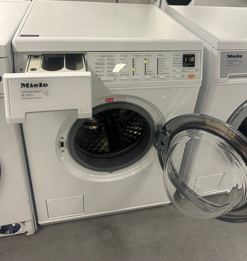 Bedieningspaneel van de Miele SoftCare W3833 met duidelijke programmakeuze