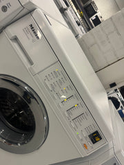 Interieur van de Miele SoftCare W3833 met kenmerkende SoftCare-trommel