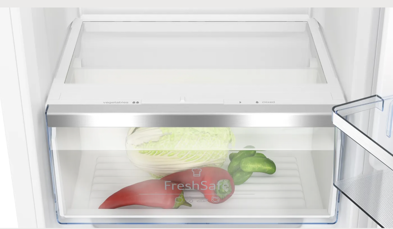 Deurvakken van de NEFF KI2423DD1 koelkast voor flessen en kleinere producten