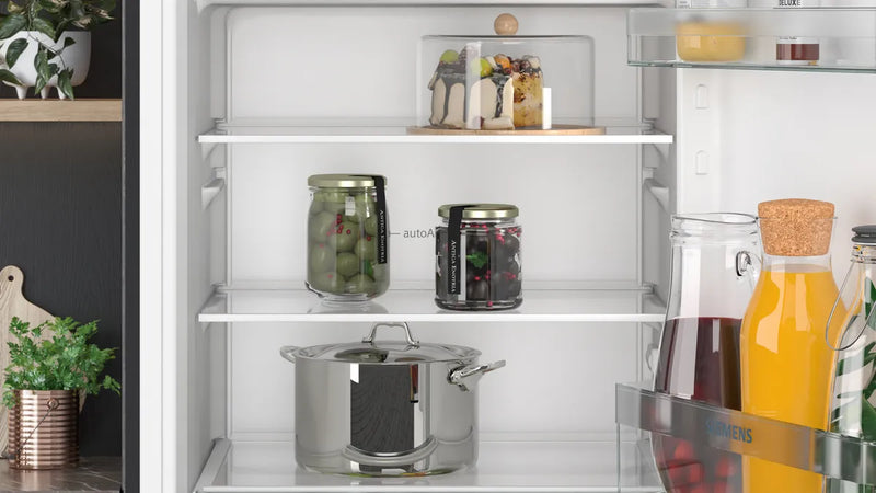 Bovengelegen vriesvak van de Siemens KI32LNSE0 koelkast met klepdeur