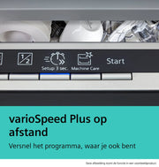 Interieur van de Siemens SN53ES22AE met bovenkorf en onderkorf voor servies