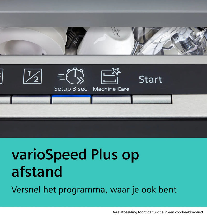 Interieur van de Siemens SN53ES22AE met bovenkorf en onderkorf voor servies