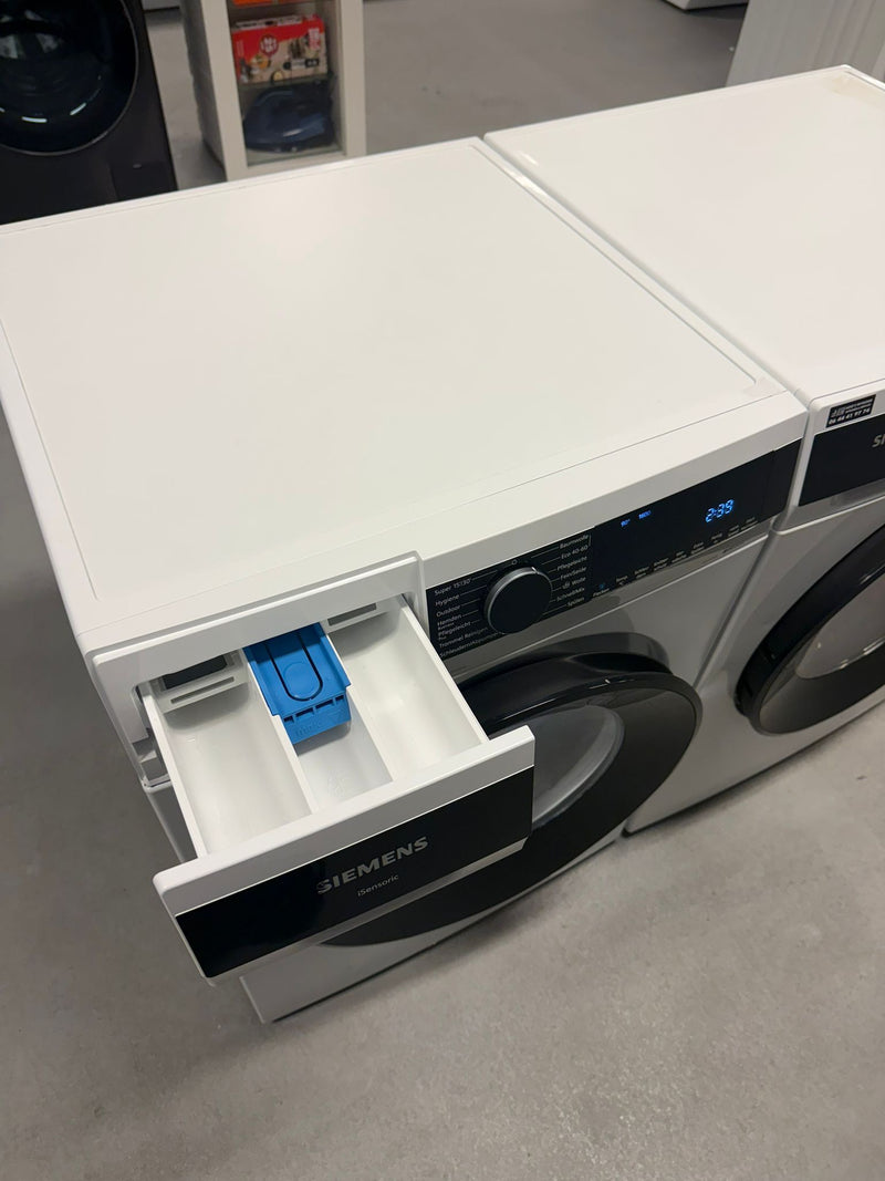 Siemens WG56G2M40 voorlader wasmachine opgesteld in een wasruimte of bijkeuken