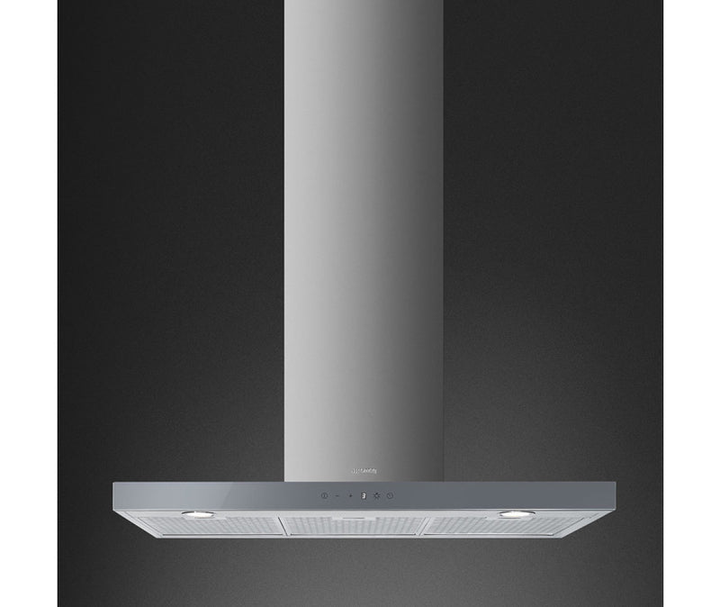 SMEG KS905SXE2 wandafzuigkap gemonteerd boven de kookplaat gezien vanaf de zijkant