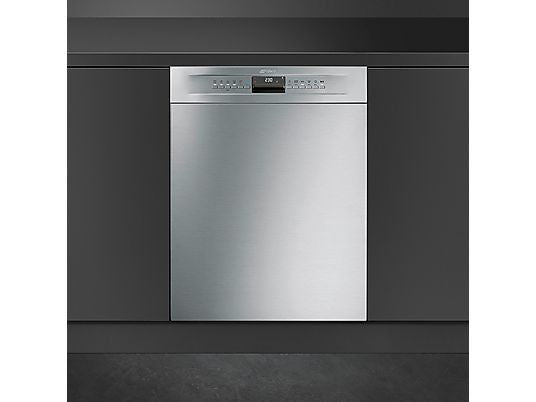 Interieur van de SMEG LSP324BQX vaatwasser met flexibele korven en besteklade