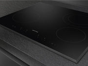 Bovenaanzicht van de SMEG SE364ETB keramische kookplaat met meerdere kookzones