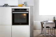 Bedieningspaneel met LED-display van de Whirlpool WOIN5 8IP1S PT oven
